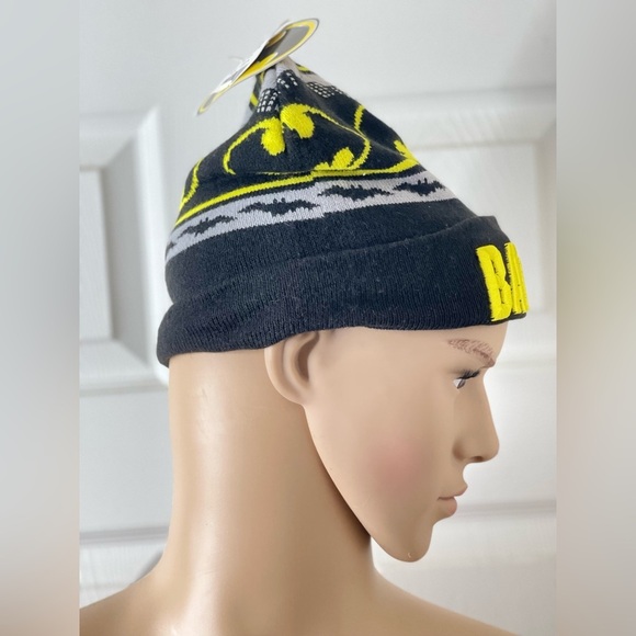Batman Black and Yellow Beanie Hat - Picture 3 of 4